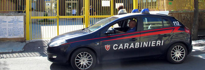 carabinieri-scuola-cancello-generica.jpg