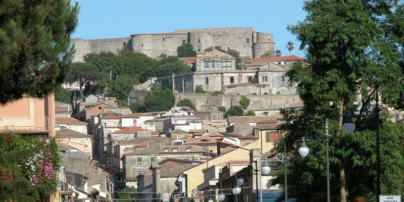 vibo-castello.jpg