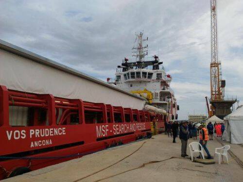 migranti-a-reggio-calabria-nave-con-649-a-bordo.jpg