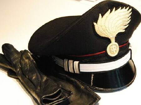 carabinieri-cappello.jpg