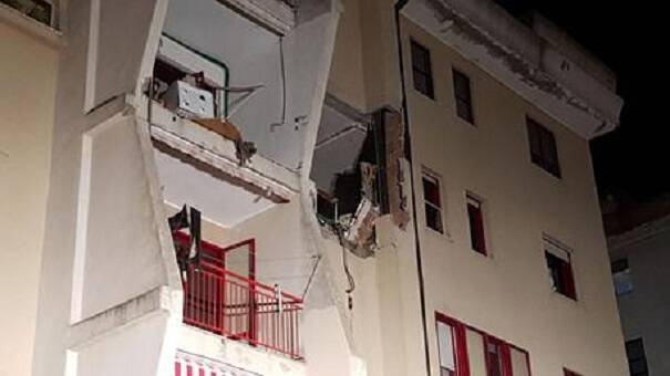 esplosione-in-casa-crotone-2-morti-e-4-feriti-2.jpg