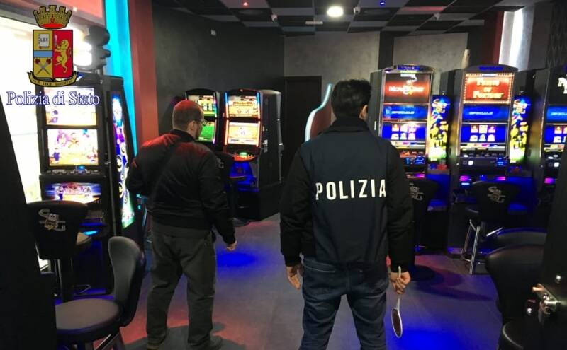 poliziaslot.jpg