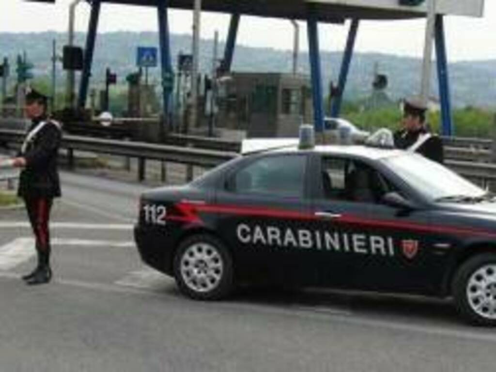 carabinieri autostrada 2