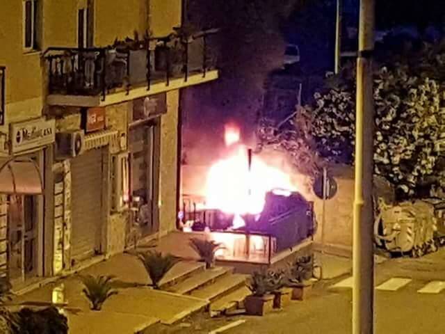 auto-pizzo-in-fiamme.jpg