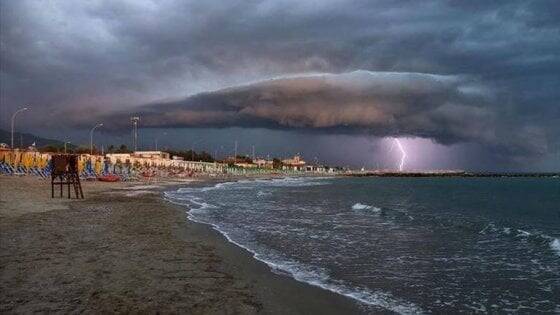 mare temporale nuvole