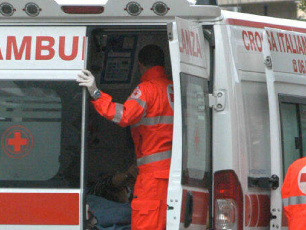 ambulanza-croce-rossa_1-2-jpg-22.jpg