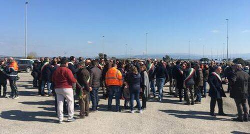 Sit-in porto Gioia Tauro lavoratori portuali