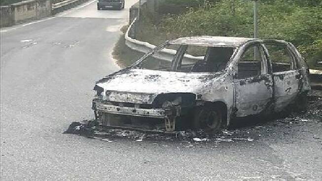 Auto bruciata