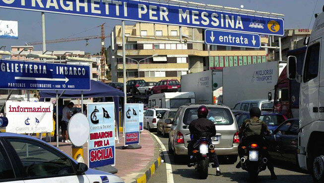 Imbarchi-per-Messina-Caronte-e-Tourist