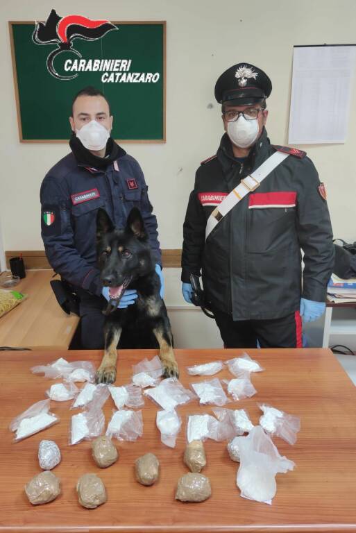 Catanzaro carabinieri droga