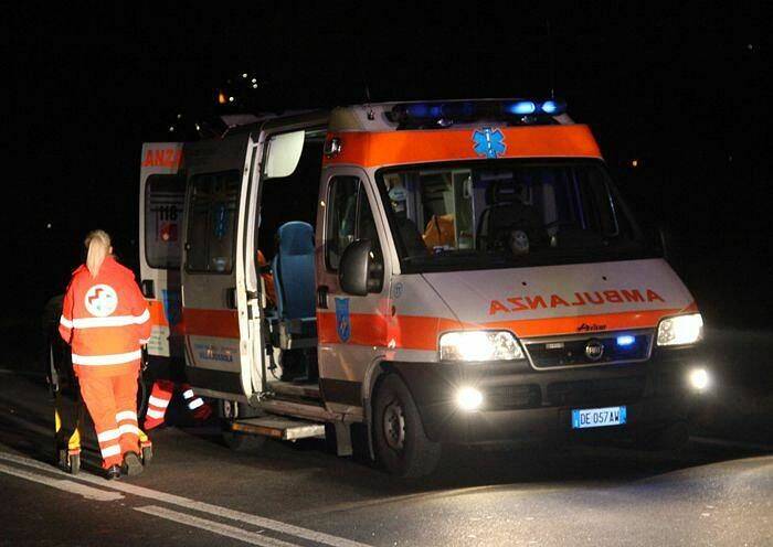 65-ambulanza-notte