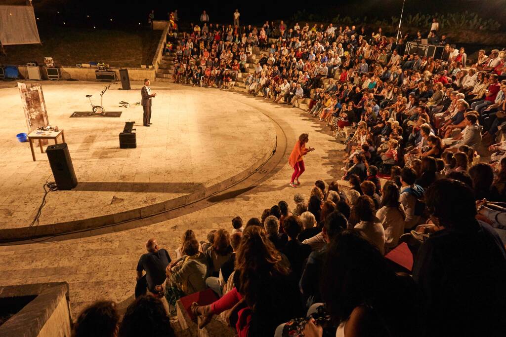 Teatro di sera - foto di Francesco Mangialavori copia