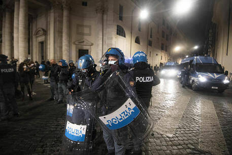 Presidio Forza Nuova in piazza del Popolo