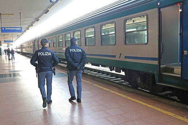 CONTROLLI POLIZIA FERROVIARIA POLFER ALLA STAZIONE TRENI DI FERRARA