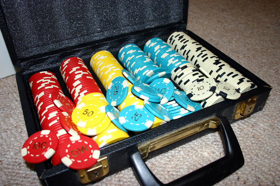 Poker_Chips_in_Case