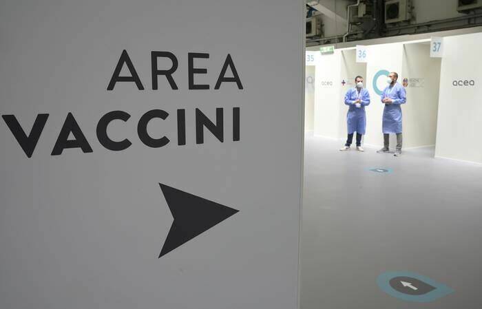 Vaccini:Lazio,con open day +26% vaccinazioni rispetto target