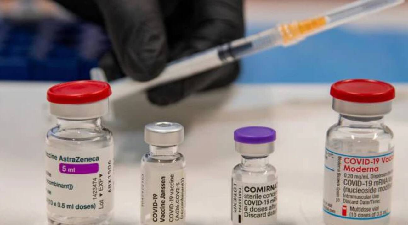 vaccini vaccino astrazeneca moderna coronavirus covid vaccinazione