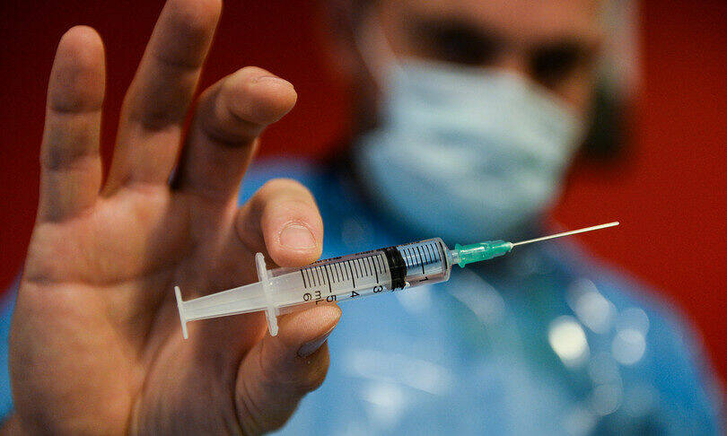vaccino vaccini vaccinazione medici medico infermiere covid coronavirus