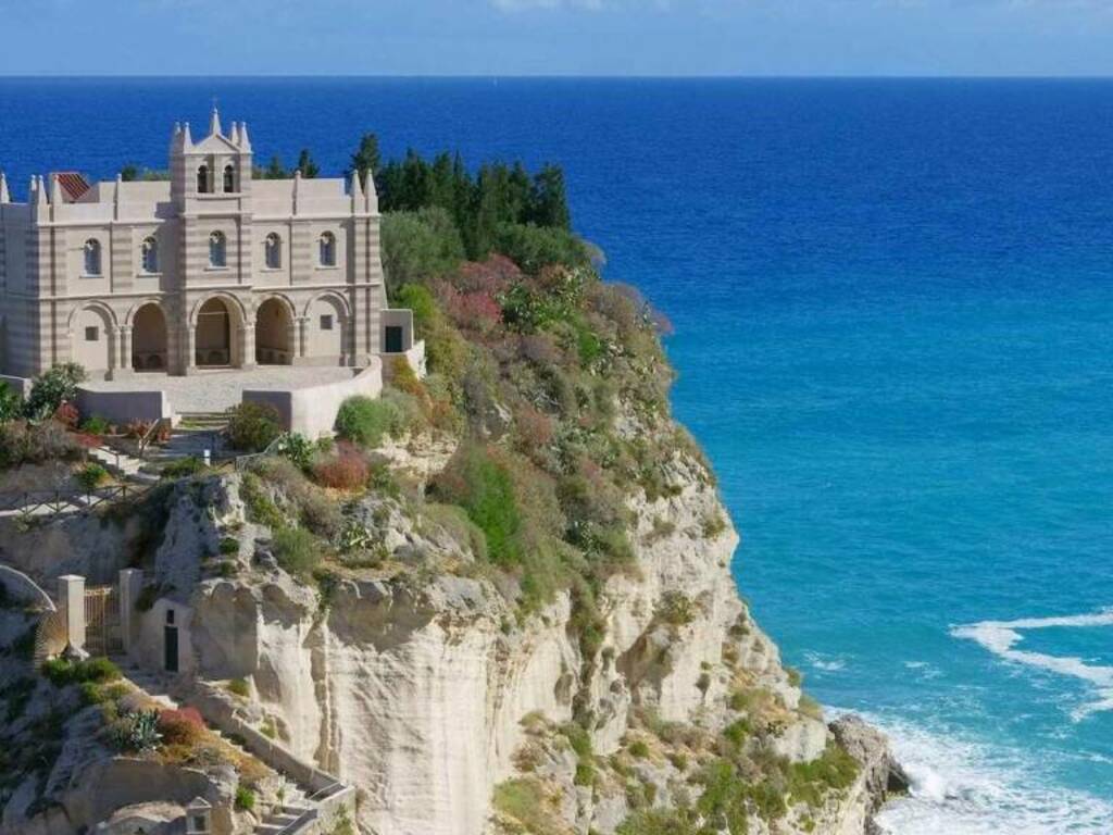 italy-tropea-church