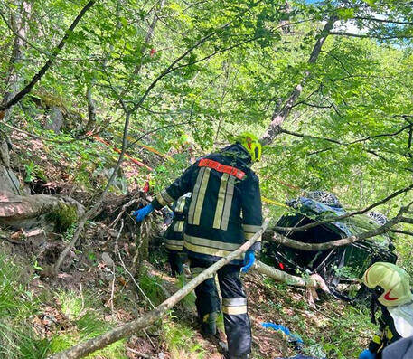 Auto in scarpata in Alto Adige, due morti e un ferito